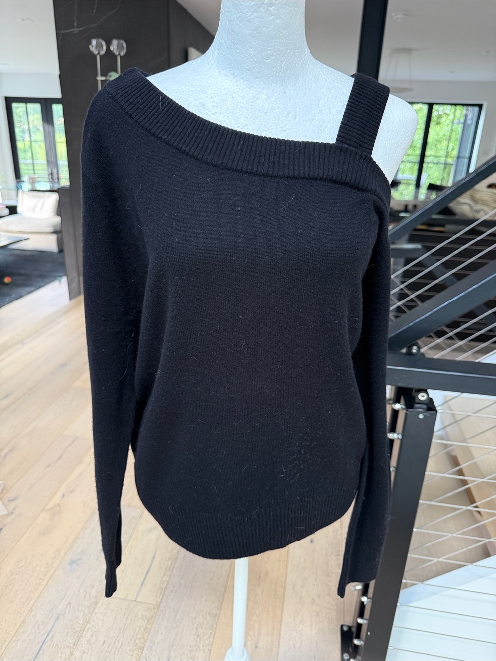 SWTR off shoulder Sweater
